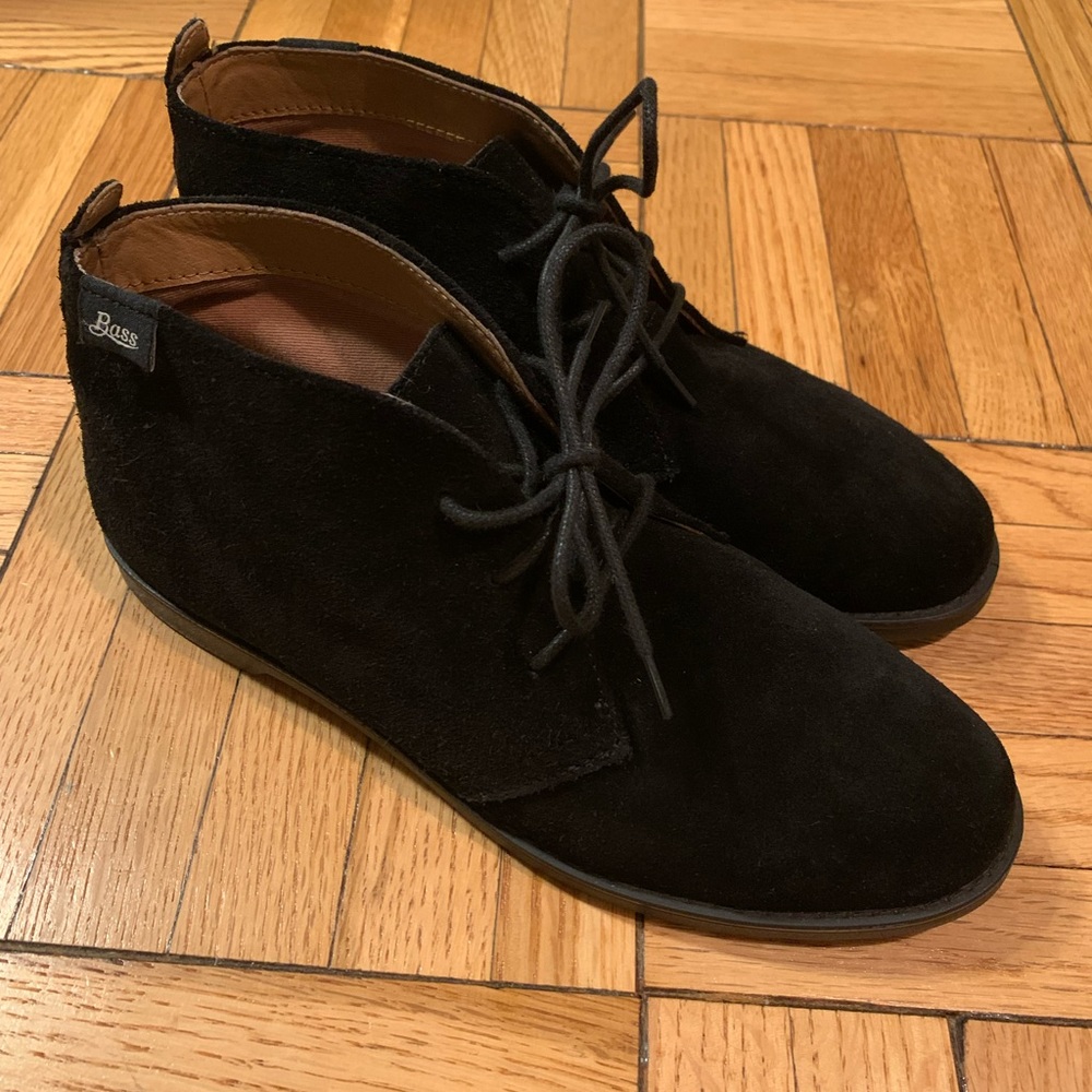 EUC Bass Flex Step black suede ankle boots